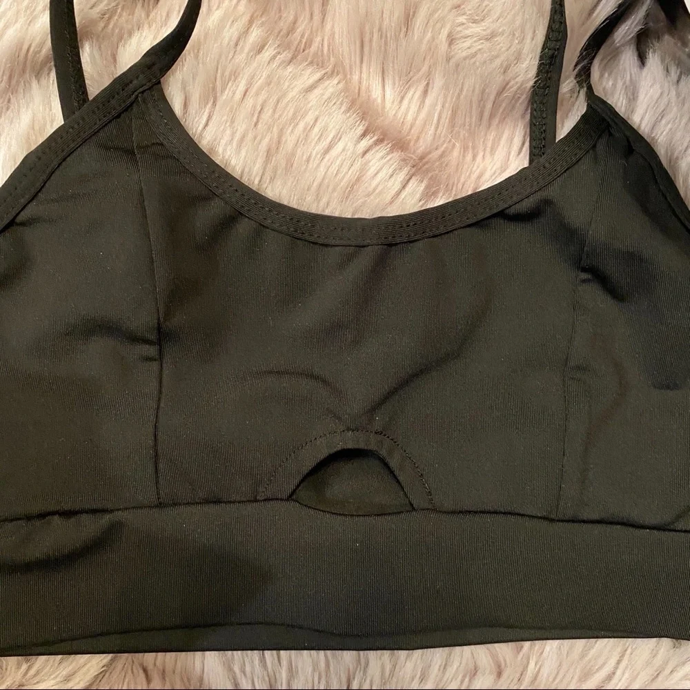 🐬🐬NEW! Black Sports Bra‎